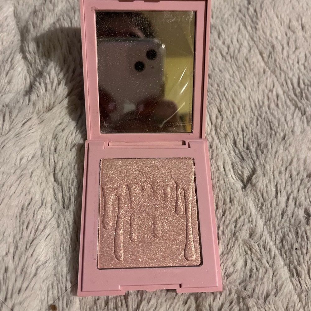 Kylie cosmetics highlighter true mama